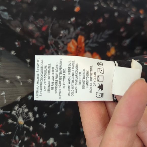 REITMANS BLACK FLORAL SHEER SLEEVELESS BLOUSE - Picture 5 of 6